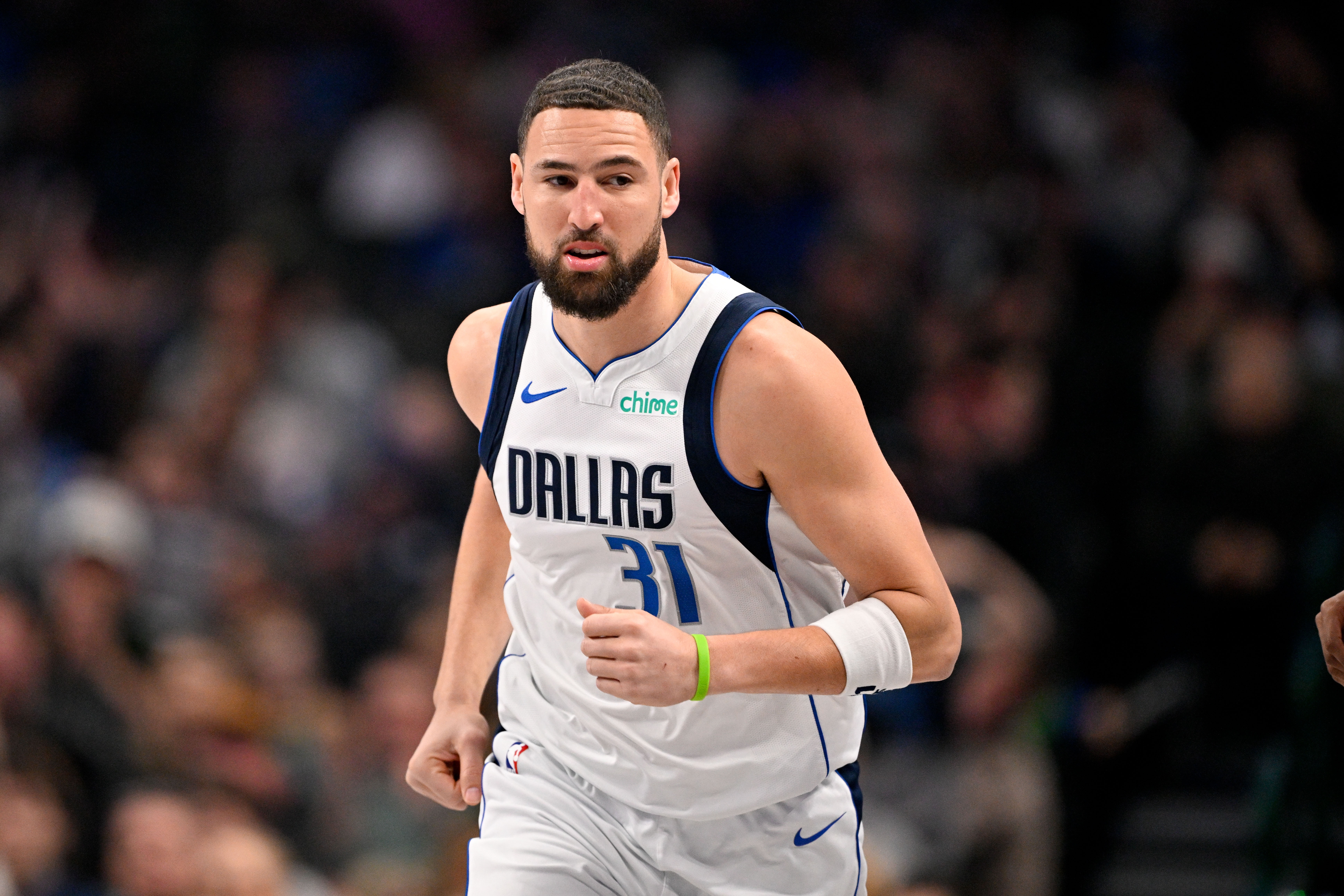 战旧主表现一般般！克莱三分6中2仅得到6分 另有4板1抢断